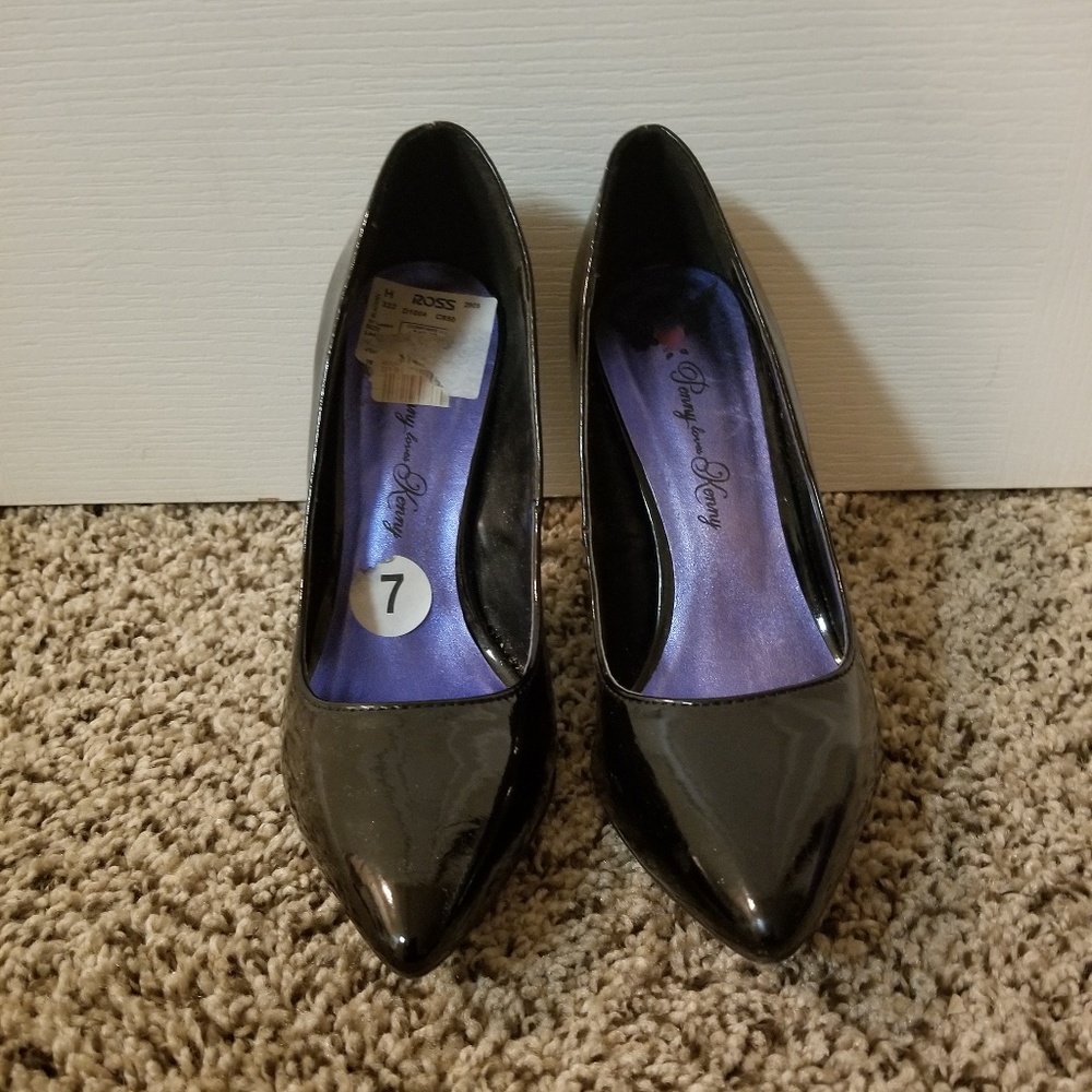 Shoes - Picture 2 of 4